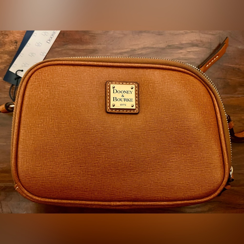 Dooney & Bourke Tan Leather cross body purse.